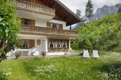 Image de Appartement 'Frieder' avec vue sur les montagnes, jardin partagé et Wi-Fi