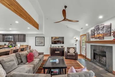 Image de Stylish SilverCliff Condo -Walk to Lift w/ Hot Tub