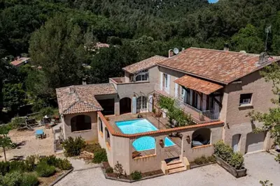 Image de Gîte 8 pers climatisé, 3 chambres avec salles de bains, piscine privée. Paisible