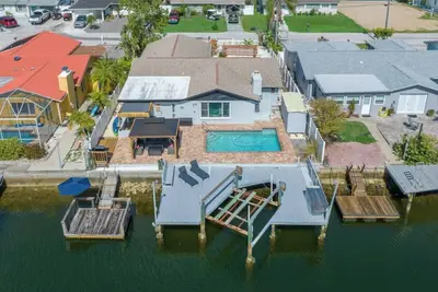 Image de Haven Waterfront Walk to Beach, Pool, Kayak, Games