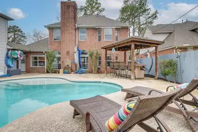 Image de Community Perks at Luxe Houston Area Home!