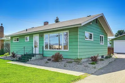 Image de Walk to Flathead Lake: Airy Home w/ Mtn Views!