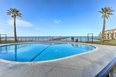 Image de Fish & Swim: Waterfront Rockport Condo w/ Views!