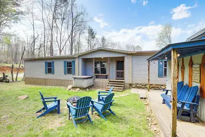 Image de Scenic Hideaway in Sevierville: Hot Tub + Fire Pit