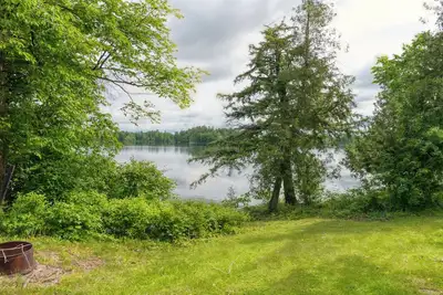 Image de Cozy Lake Escape: 2-Bed with Bunk, Sleeps 4, Full Kitchen & Ac