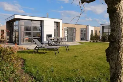 Modern chalet with terrace & garden - dog-friendly!