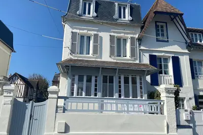 Image de Maison de charme avec jardin à 2min à pied de la plage