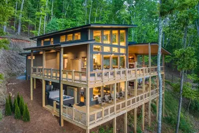 Image de Mountain Majesty | Views, Style & Relaxation
