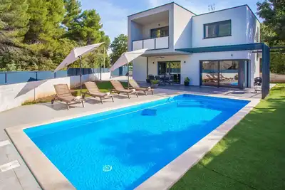 Image de Merveilleuse maison de vacances privée avec climatisation, internet, Tv, terrasse, vue panoramique