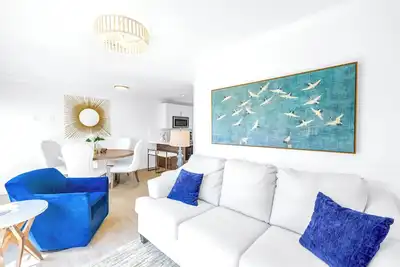 Image de Village Breeze - Heated Pool, Private Patio, Village and Beach!