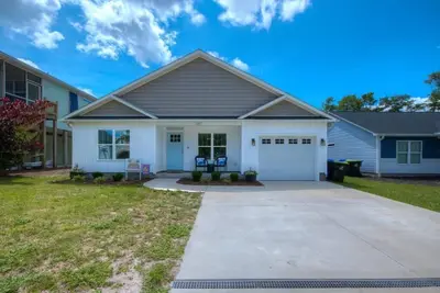 Image de Nearly New 3 Bedroom 2 Bath House, Pool, Close to Beach, Sleeps 6