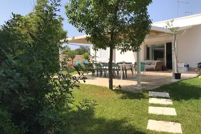 Image de Nestled in the green Mediterranean bush 5 minutes from the crystal clear sea