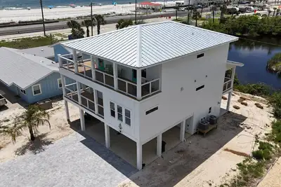 Image de Even Keel Beach House- Mexico Beach, Canalside, Steps from the Beach, Gulf Views