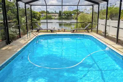 Image de Relaxing Lake House: Heated Pool, Birds, Fishing, Sunset Skies & Pool Table