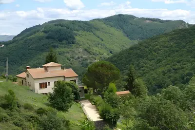 Image de Appartement 'Chataigniers' avec vue sur les montagnes, piscine privée et Wi-Fi