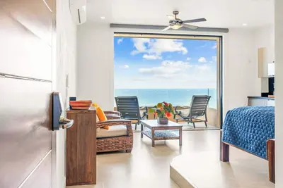 Image de Beachfront Penthouse Studio with Ocean Views