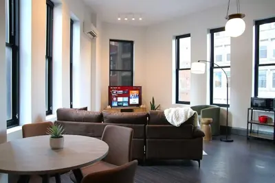 Image de Spacious Downtown 2br City Views