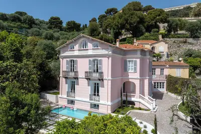 Image de Stunning 10 bedroom Villa/ Historical Manor High-end Exquisite Luxury Interiors