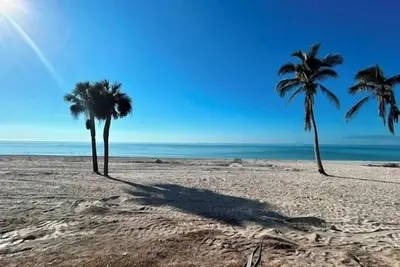 Image de Beachfront Bliss on Sanibel – Ground Floor Condo with Direct Gulf Access
