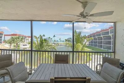 Image de 3-Bedroom Lakeview Retreat at Pointe Santo | Modern Comfort with Gulf Views