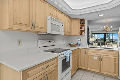 Image de Gulf-View Comfort Awaits: Stylish 2br Beachfront Condo at Pointe Santo