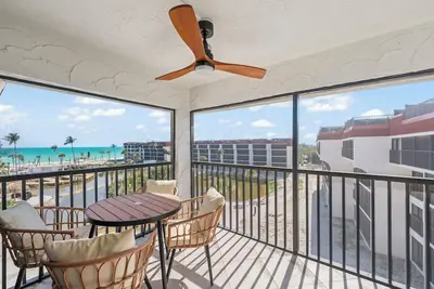 Image de Luxury 2-Bedroom Condo with Private Sundeck at Pointe Santo