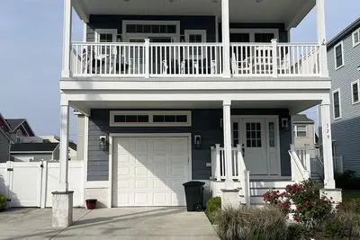 Image de 4-Br + Bonus, 4 Bath House with Heated Pool and Ocean Views in North Wildwood