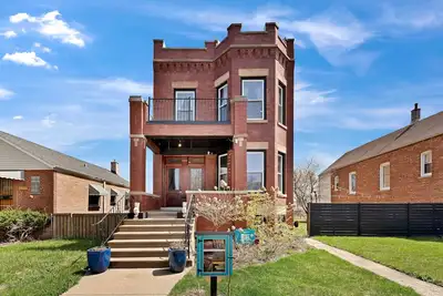 Image de New! 6 Bed Whole House in Chicagolands Trendy Berwyn by AllSet Turnover