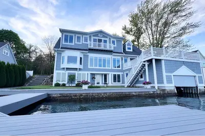Image de Sunrise Vista, Waterfront Canandaigua Lake, 3 miles to North End Resort Area