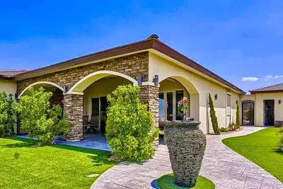 Image de Mini Mansion-Resort, 1 Acre, City Views, Mountains, Pool