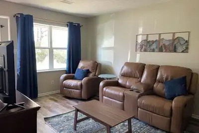 Image de Charming 2-bedroom apartment near sports complex Madisonville