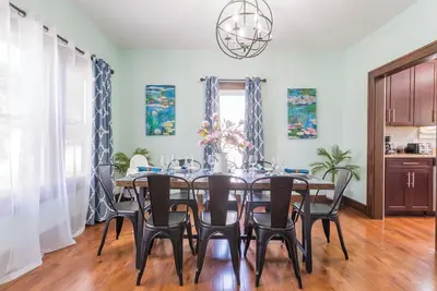 Image de Remodeled 4 Bedroom Home w/3 King Beds! Minutes from everything. Fast Wi-Fi