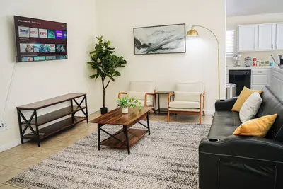 Image de Spacious Home Right off 99 Fwy