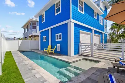 Image de Beachy Breeze in Madeira Beach!