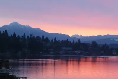 Image de Waterfront Gated, Breathtaking Mountain & Lake View Guest House on Lake Stevens!
