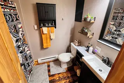Image de Cozy Cabin in Thermopolis. Pet Friendly!