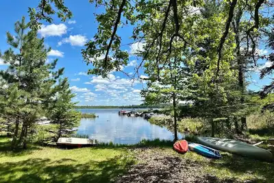 Image de Huge Lakefront 3bd + Loft + 2 Kitchen Cabin on Recreational Bay Lake- Game Room