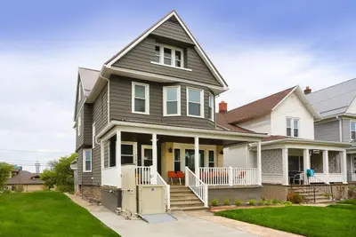 Image de Lg Spacious 6-bedroom house, wheelchair accessible, walk to the falls and casino