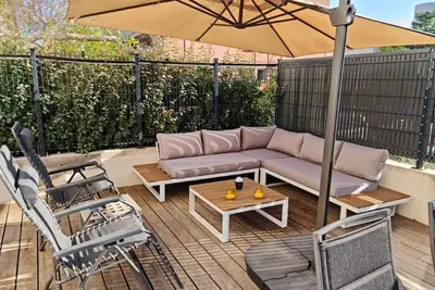 Image de Appart 6 couchages, terrasse 60m², commerces et plage à 2min à pied ( +/- 150m)