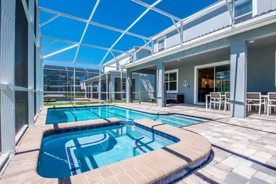 Image de 1554ol-New Listing- 9 bed/5 bath-Private Pool&Spa