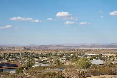 Image de Stylish 2 Br in Joshua Tree Downtown with Hot Tub and Desert Views