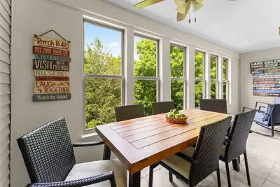 Image de Table Rock 3/3 Condo- Beautiful Sunroom - Lots of Space - Marina