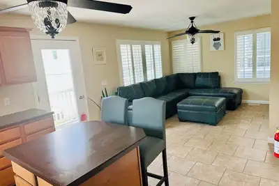 Image de Ortley Beachside Homely Haven - 1 Block to Beach - Private Balcony
