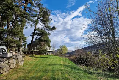 Image de Luxury, Peaceful, Adult Only Romantic Scots Pine Treehouse Near Glenshee