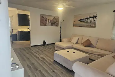 Image de Cozy 1-bedroom condo the new Mecca with WiFi and Ac in charming Inglewood