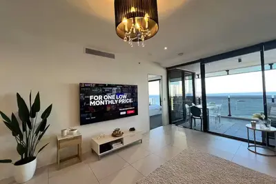 Image de Luxury By the Sea • Million Dollar Beach Views