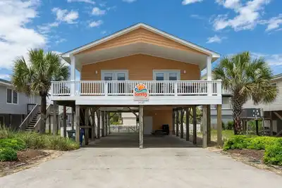 Image de Newly renovated! Topsail Island 3-bedroom 2-bath beach house in Surf City, Nc