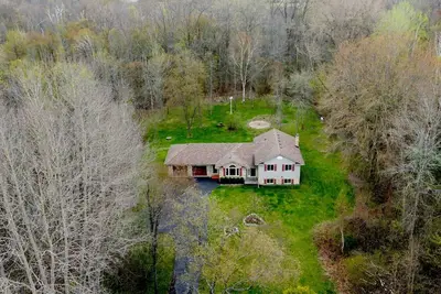 Image de Cozy 4br Retreat in Quinte West | Bbq & Backyard
