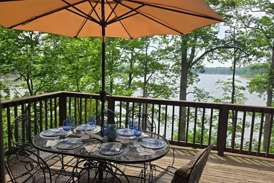 Image de Huge 4 Bedroom Luxury Log Home on Raccoon Lake