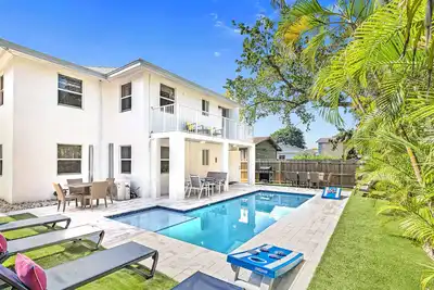 Image de Spacious 8-bedroom house in Delray Beach Steps From Atlantic Av. Heated Pool.